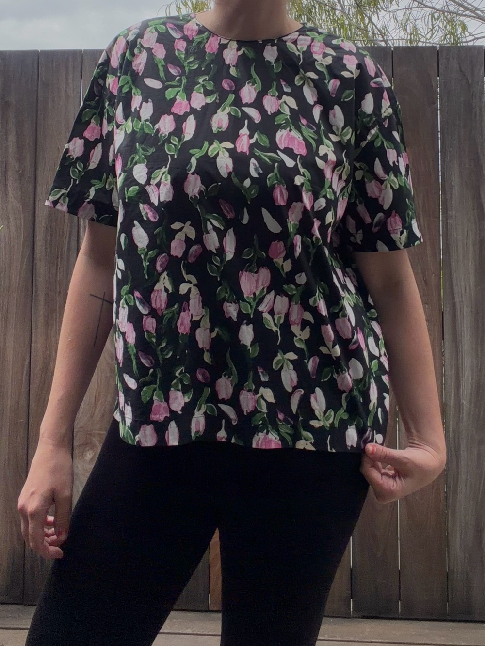Marni Black Floral Tie Back Short Sleeve Top with Pink Tulip Print size 10 - Picture 8 of 8